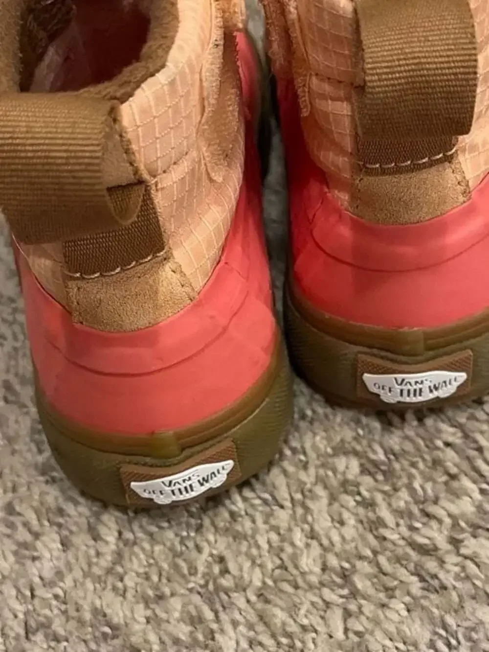 Vans Kids Standard Snow MTE Boots Pink Tan Size 13